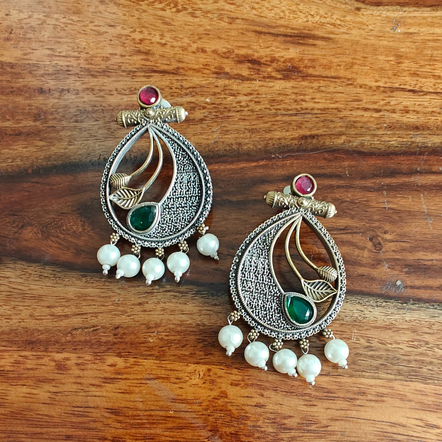 Dual tone earrings with coloured stone with petals in centre