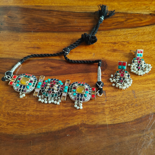Dual tone choker set with colored stones