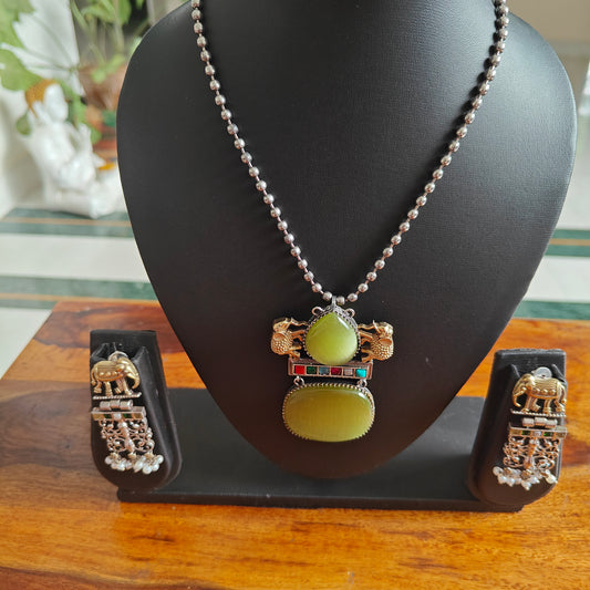 Dual tone elephants and stone set