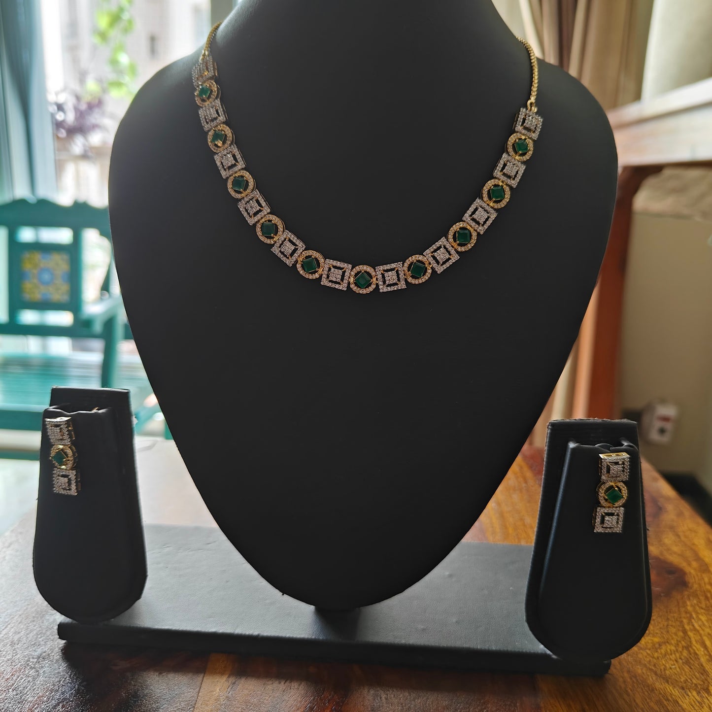 Ramya set with emerald green stone round setting
