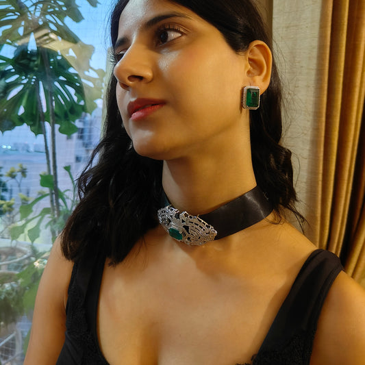 Ipsa set with an emerald stone studded centre piece