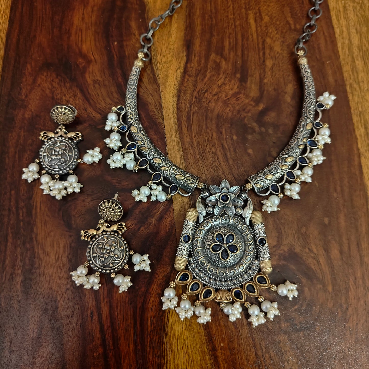 Dual tone stiff engraved hasli  with pearls and stone
