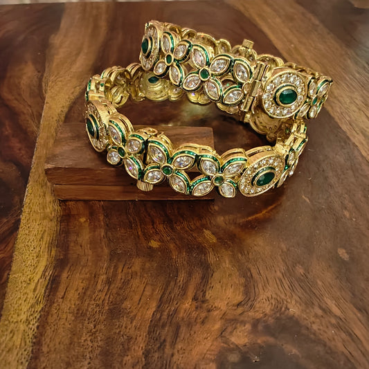 Kundan karas with emerald green stones(2pc)