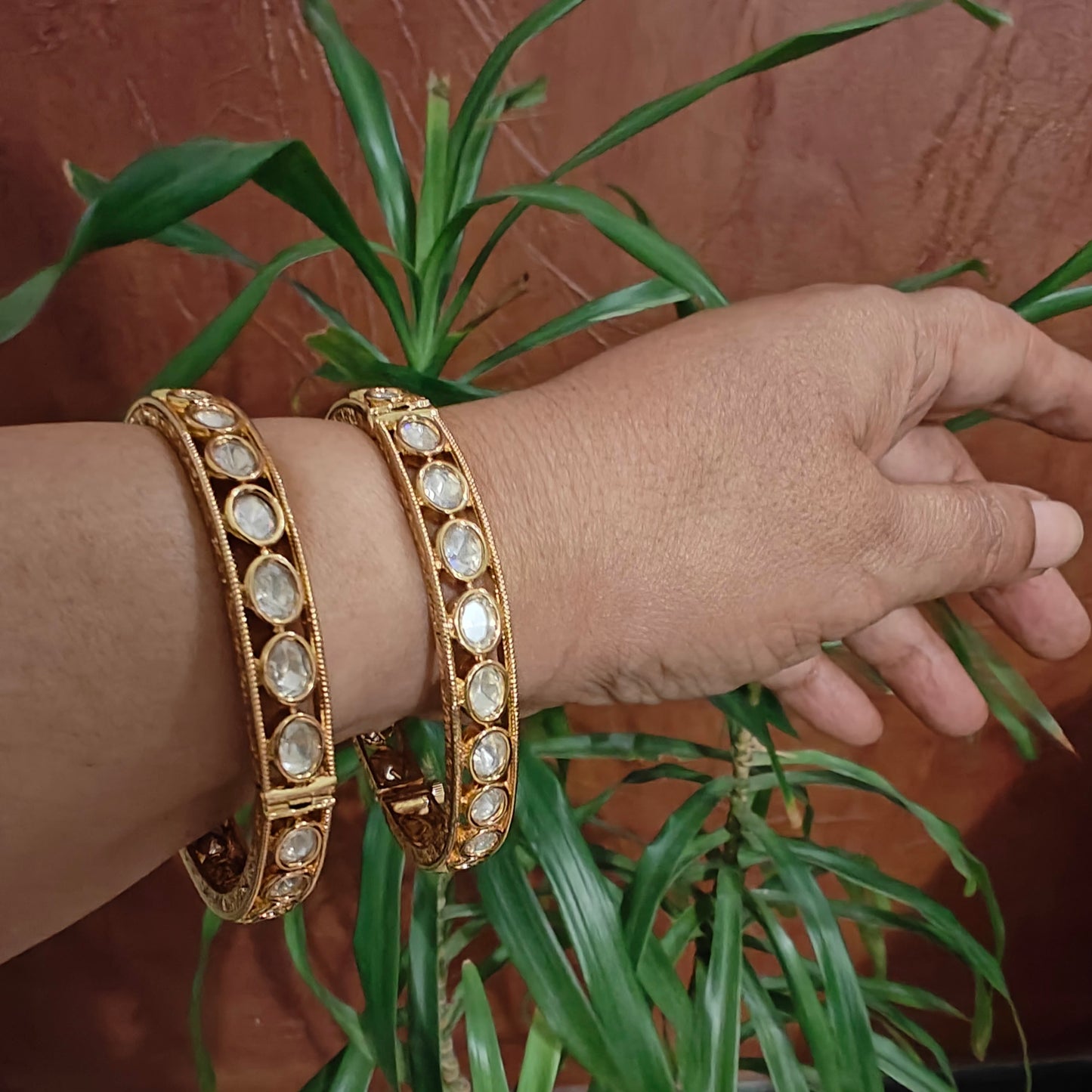 Kundan bangles with oval shaped kundan(2pc)