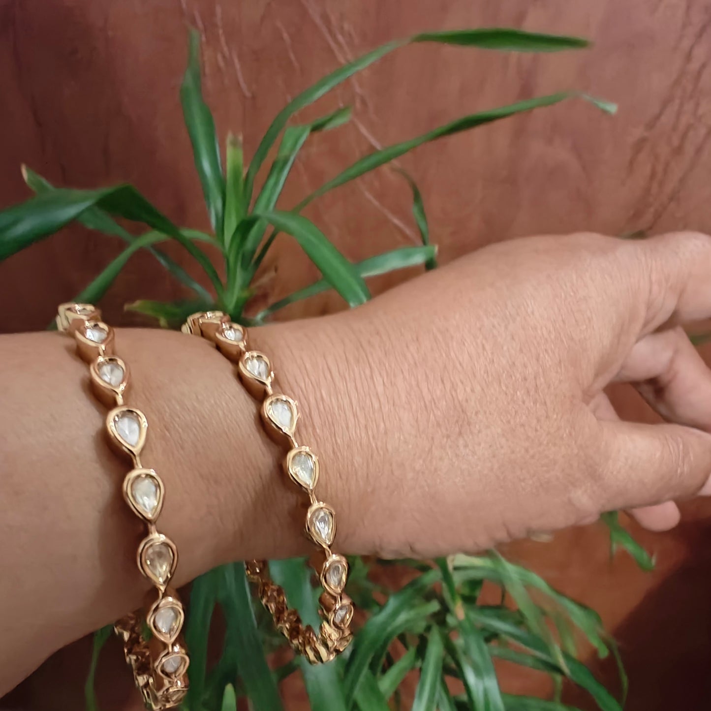 Kundan bangles with teardrop shaped kundan(2pc)