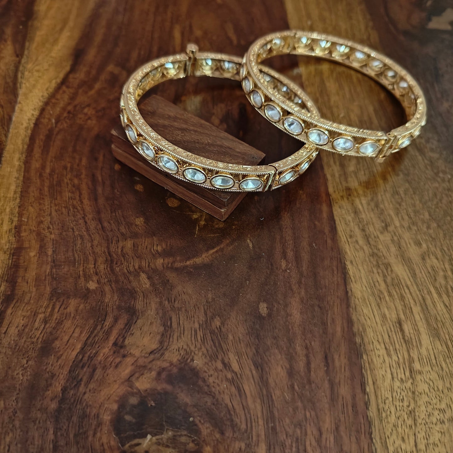 Kundan bangles with oval shaped kundan(2pc)