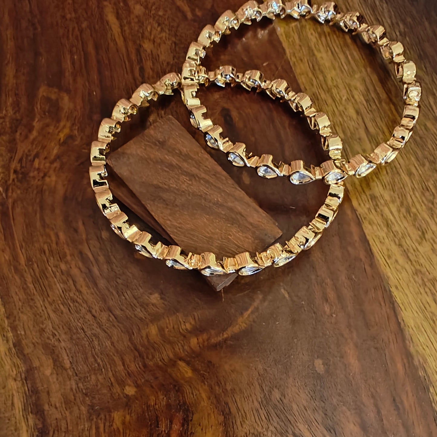 Kundan bangles with teardrop shaped kundan(2pc)