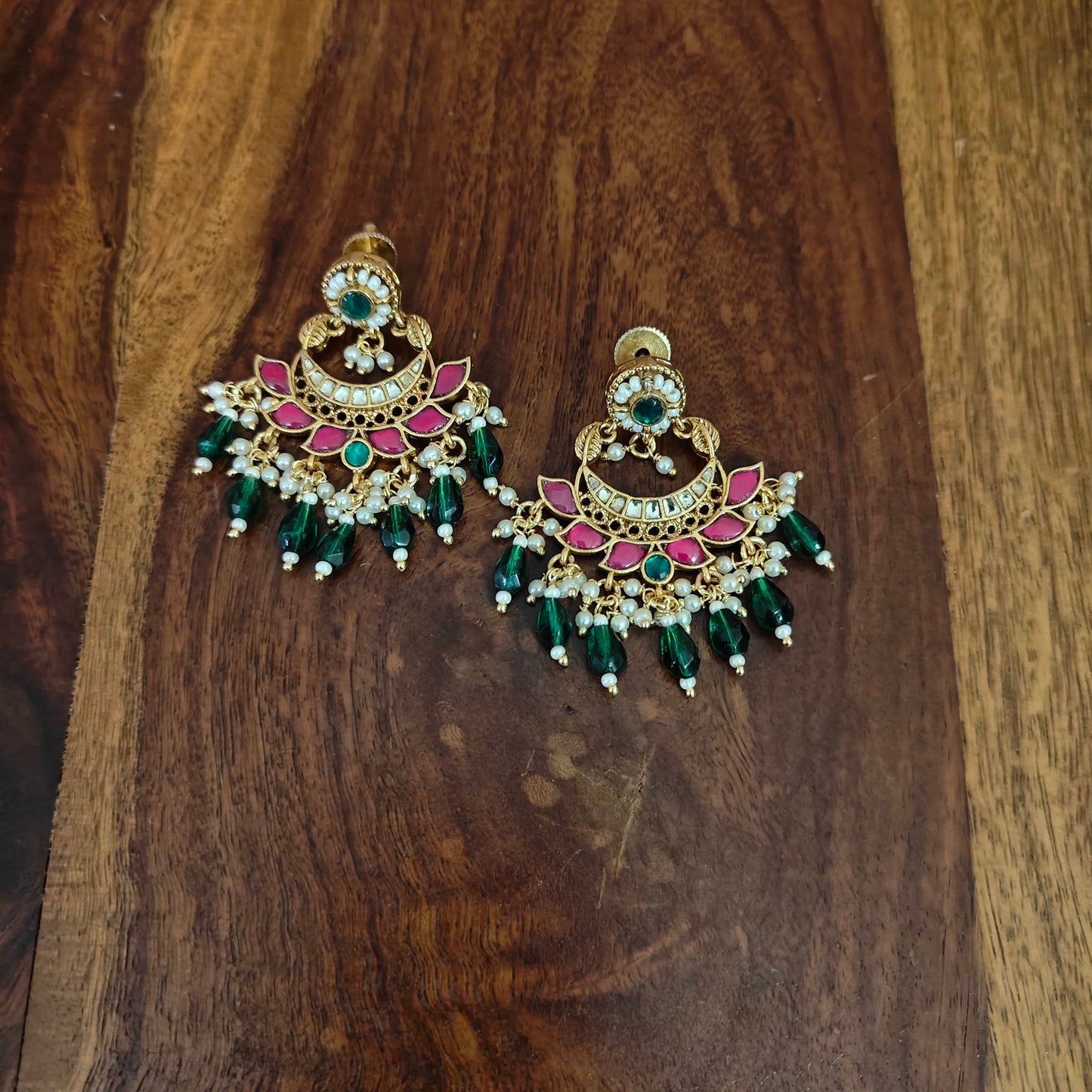 Vyanjana kemp and kundan earrings