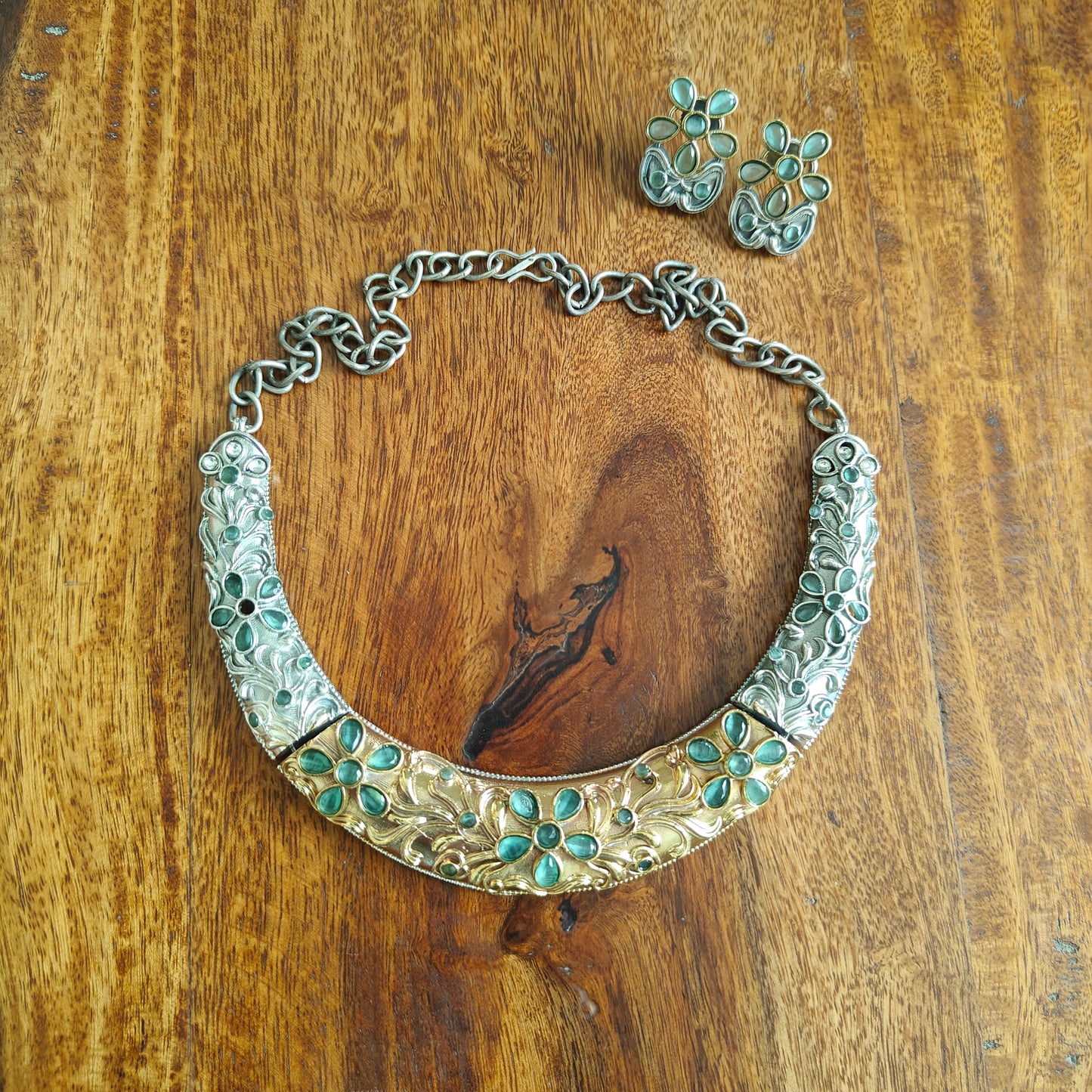 Dual tone hasli set with engraving and mint green stone