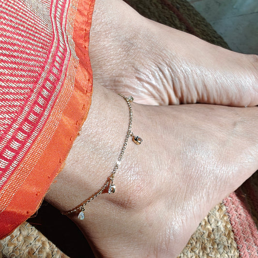 Single anklet with crystal hangings