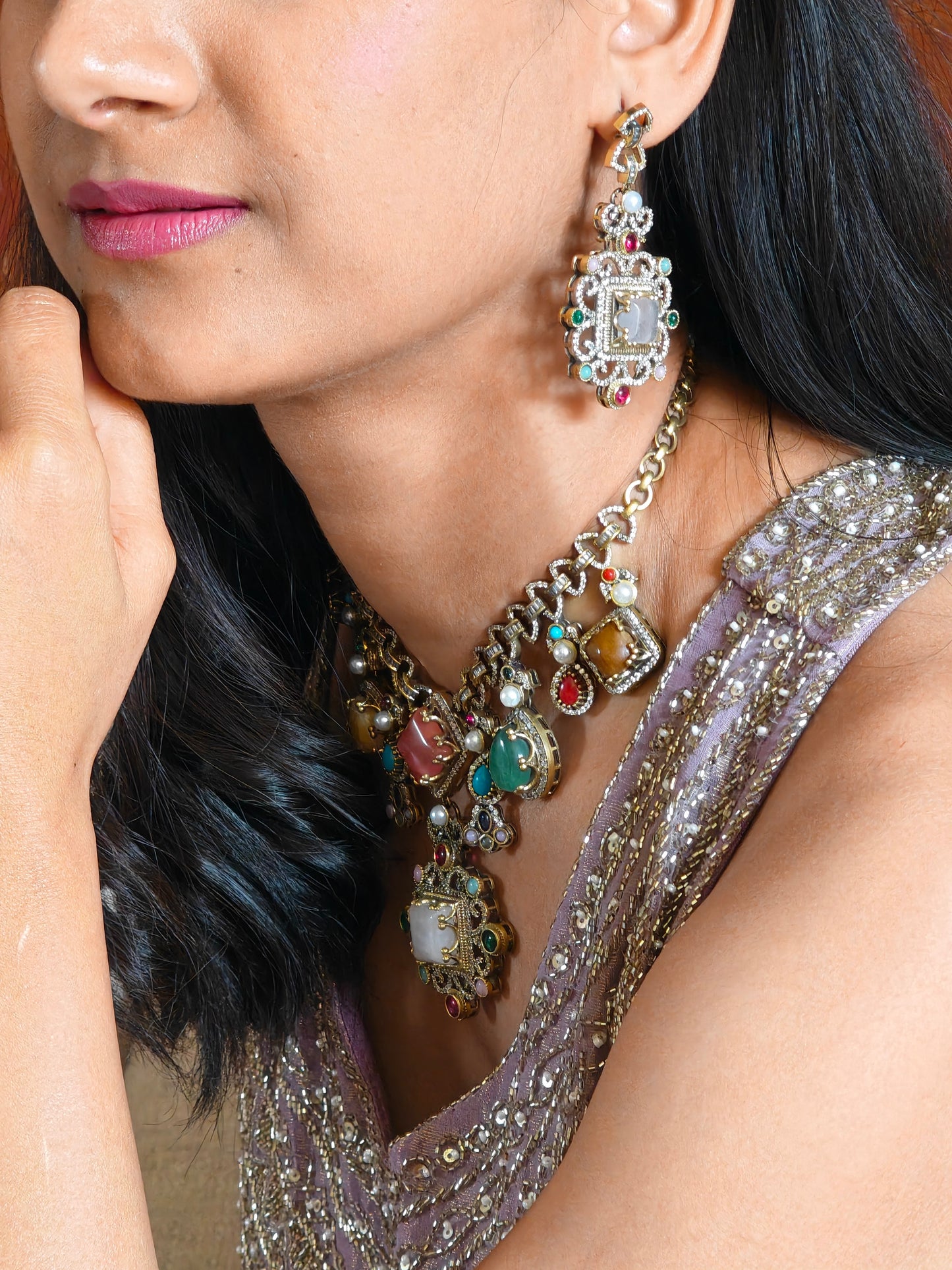 Sajala stone set with different coloured stones
