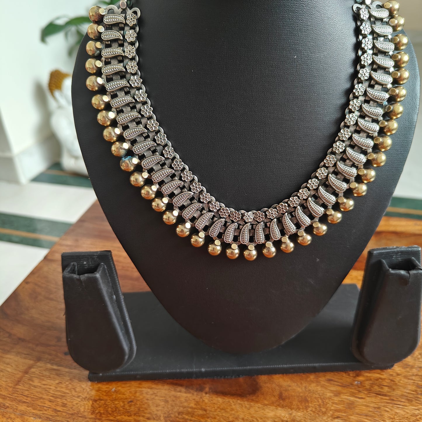 Dual tone Radhani choker