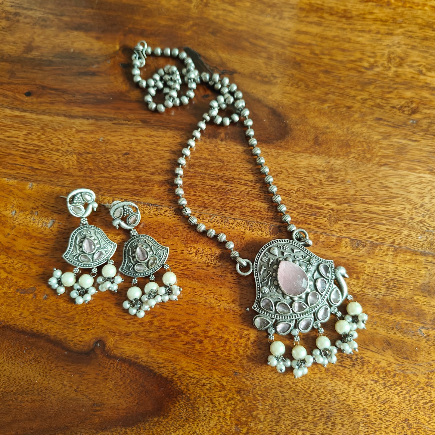 Set with peacock motif and stones