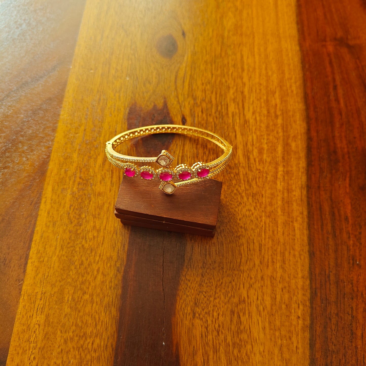 Gold kara with stones in the centre and moissanite on the side(1 pc)