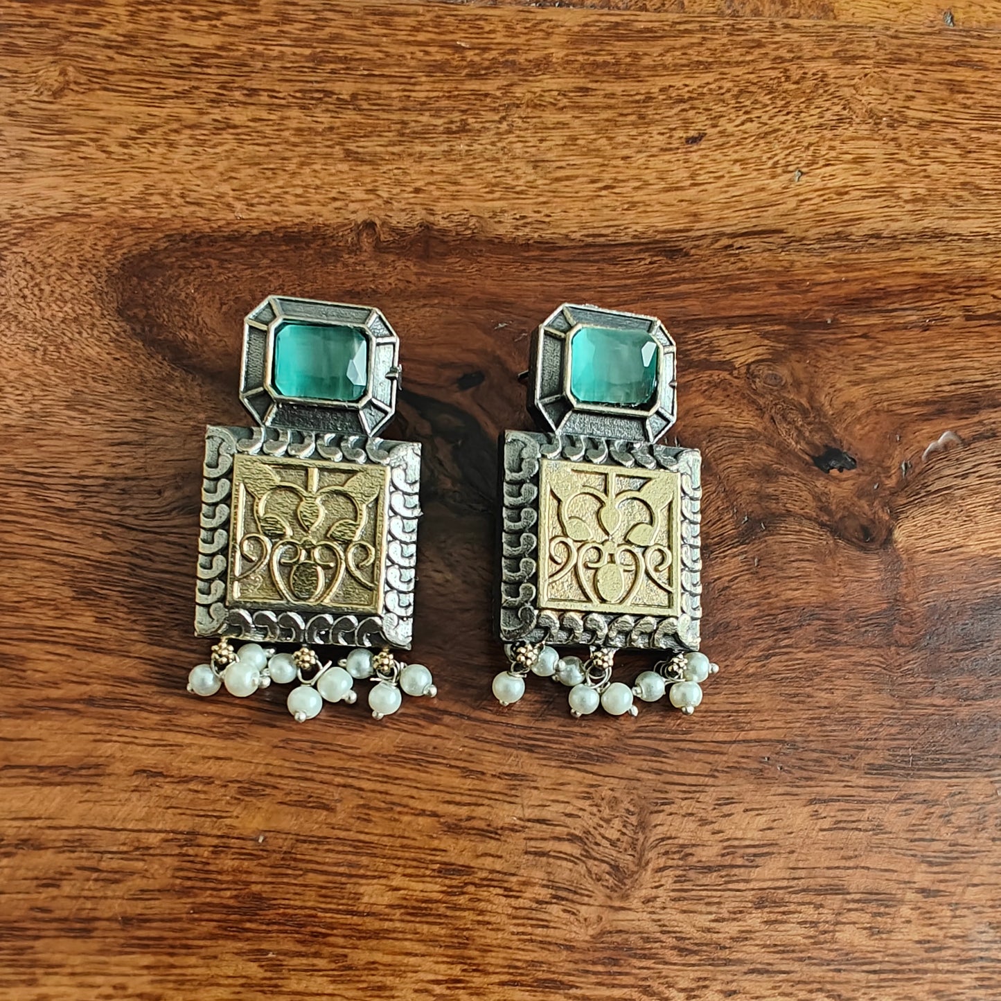 Dual tone earrings with stone and engraving