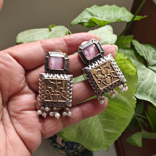 Dual tone earrings with stone and engraving