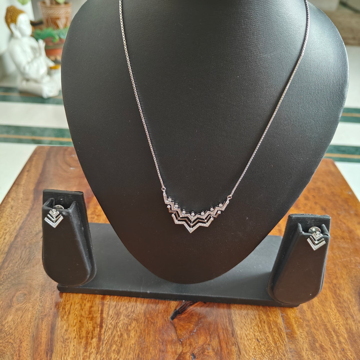 Tvesa set with zigzag pattern