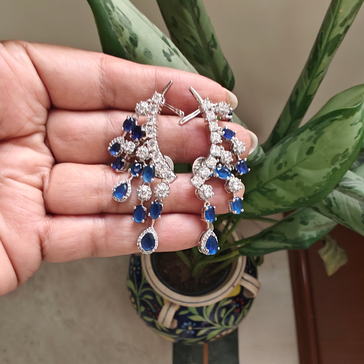 Earrings with cuff with stone hangings