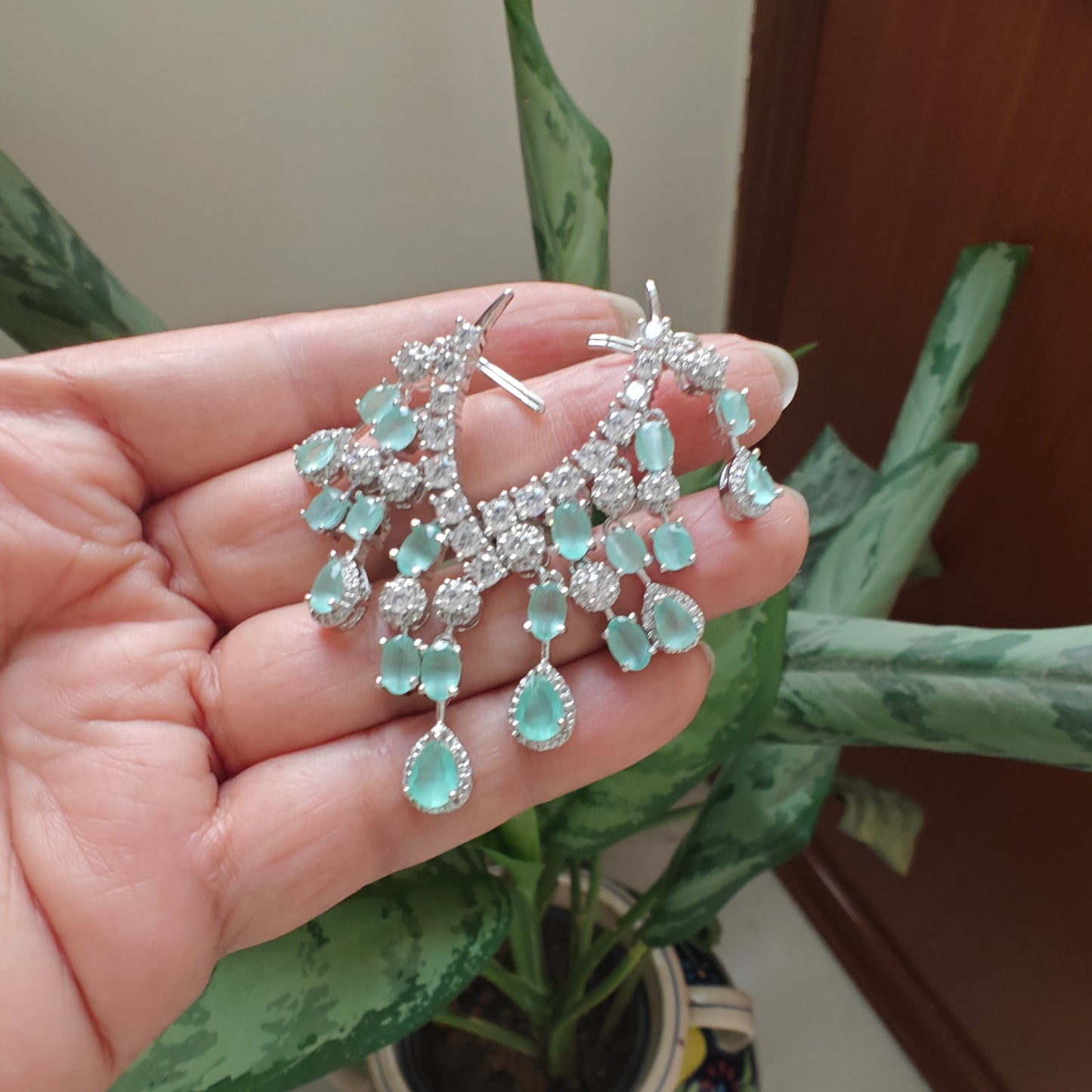 Earrings with cuff with stone hangings
