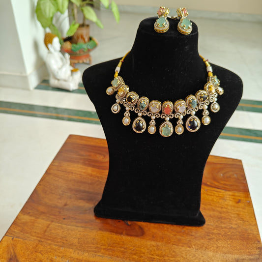 Saya multicolour stones set with pearls