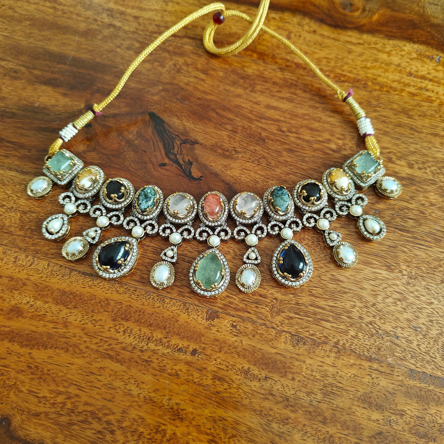 Saya multicolour stones set with pearls