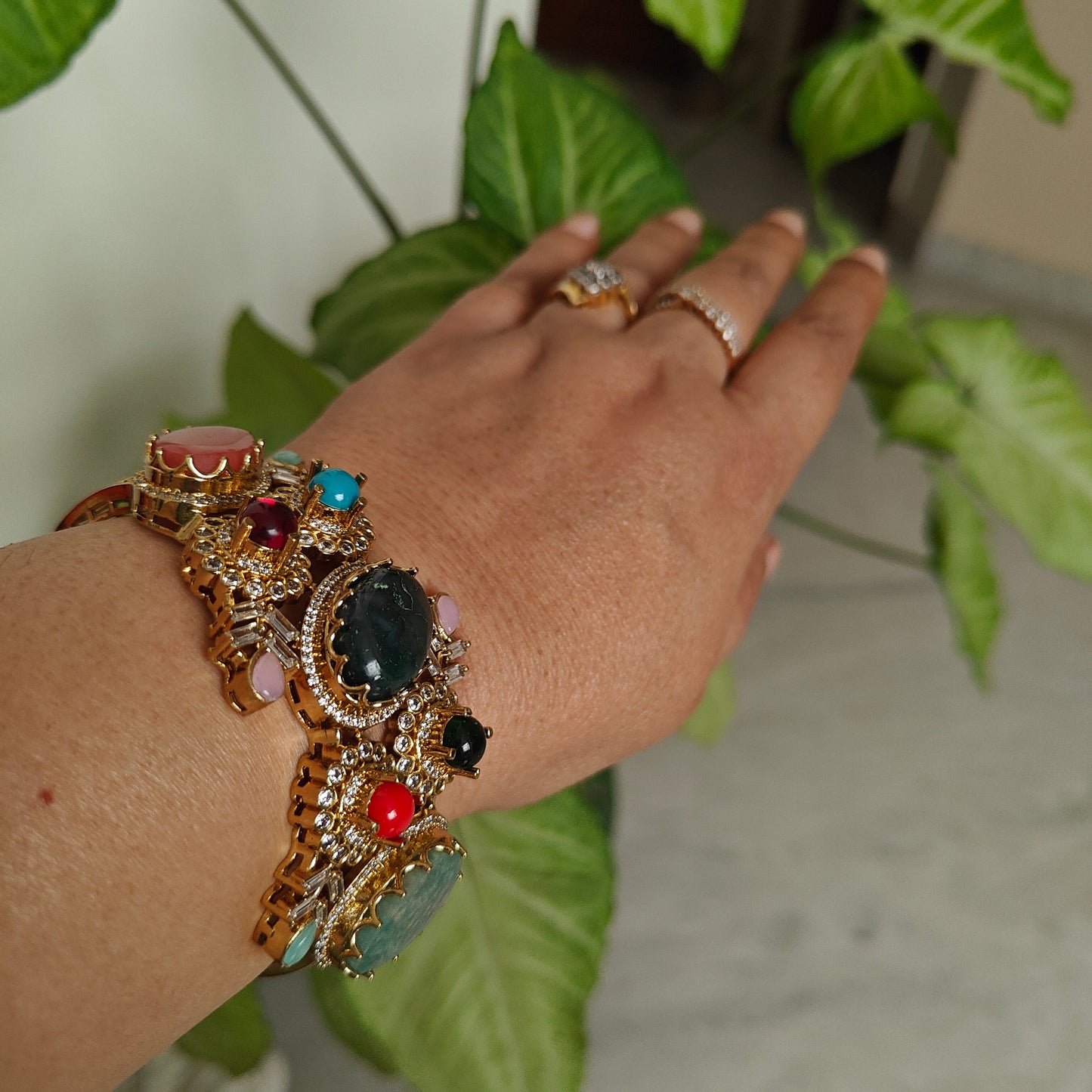 Iti multicolour stone kara