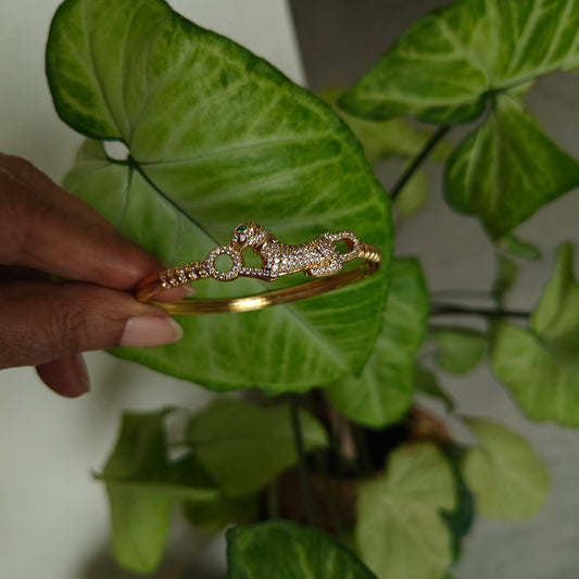 Bracelet with jaguar motif with cz inlay