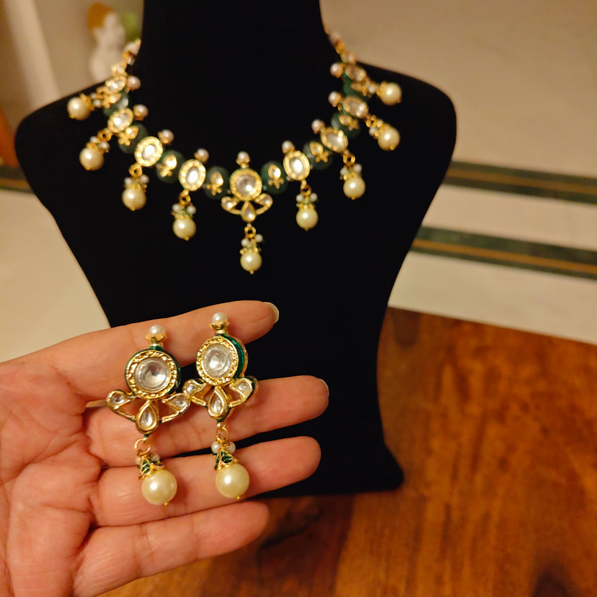 Prita set with stones and kundan
