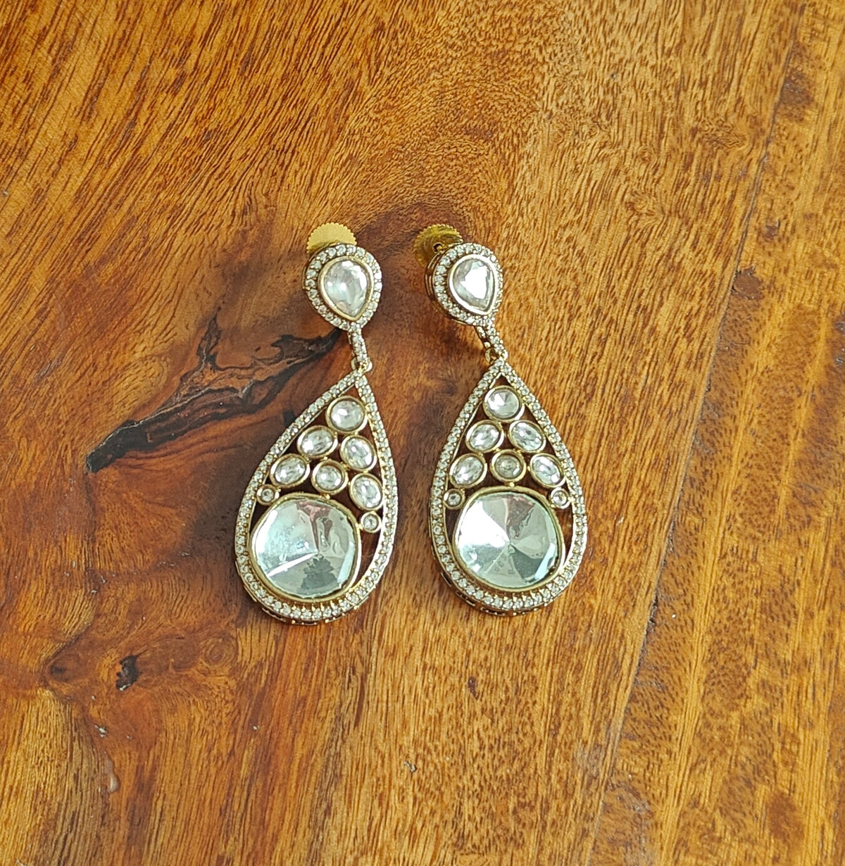 Umika set with multicolour stones and moissanite