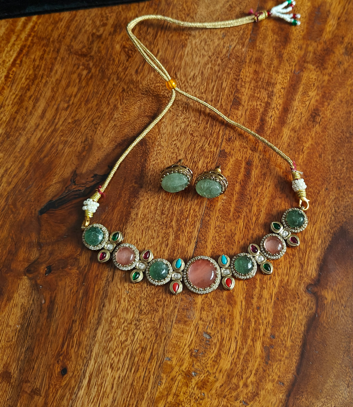 Sikta set with multicolour stones,small stones in between