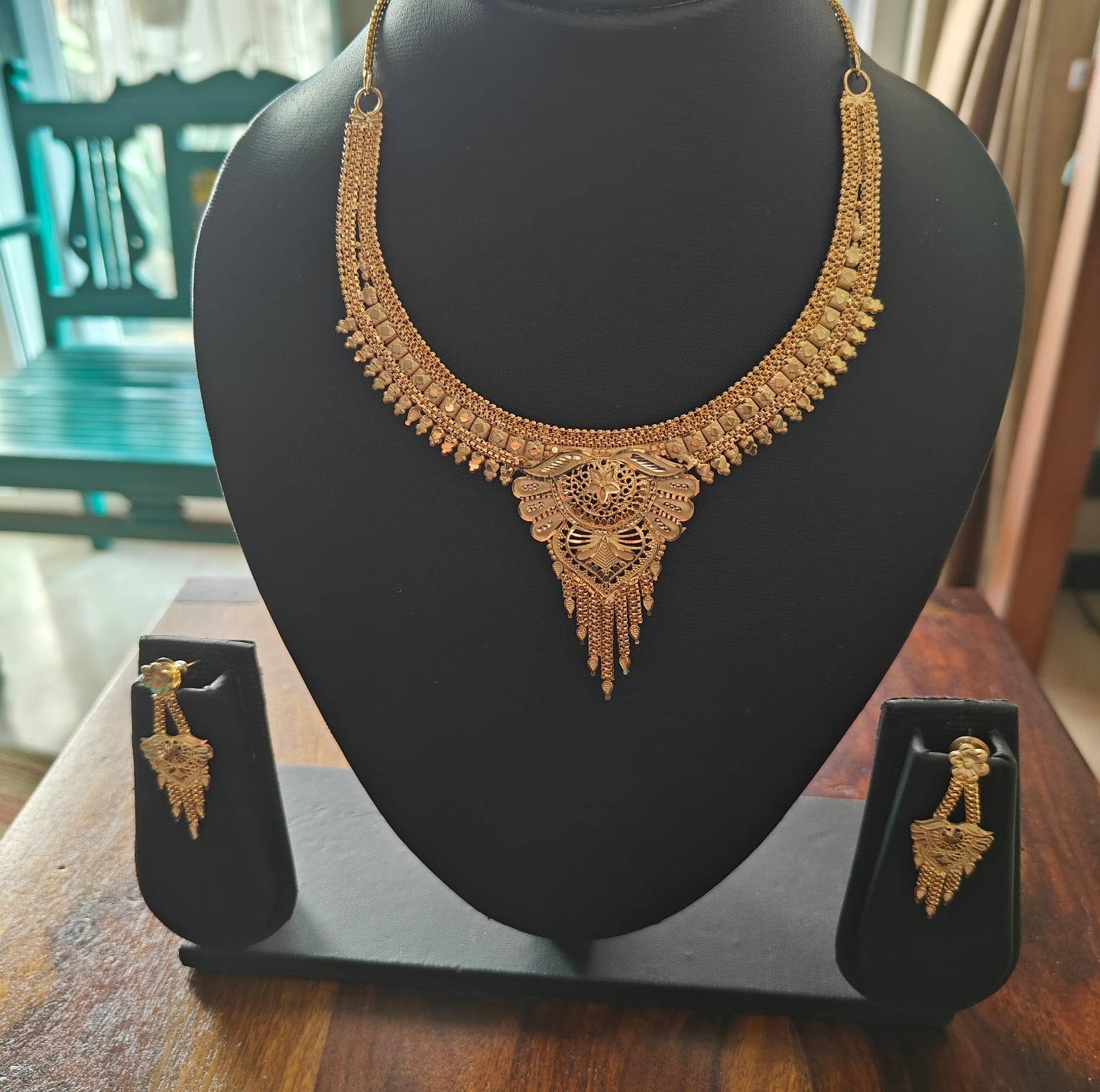 Rajalakshmi necklace set with carving