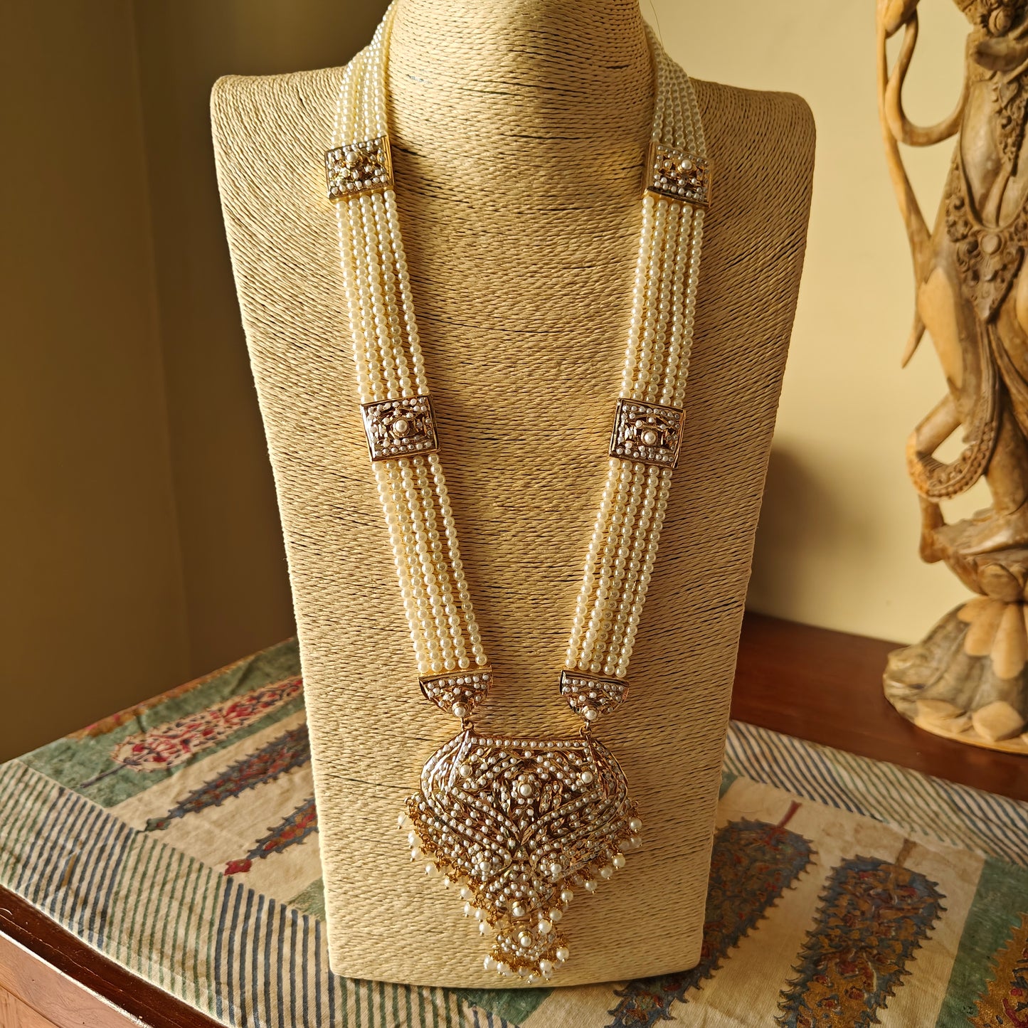 Siya jadau set with pearls