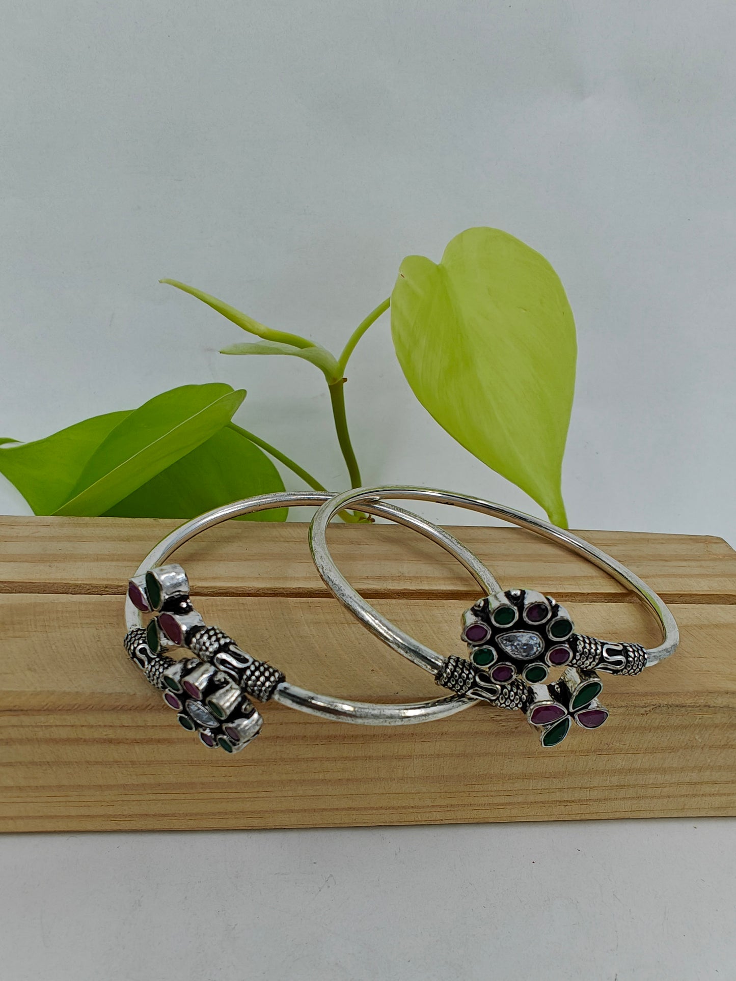 Silver pipe bangles with pink and green stone in flower design(2pcs)