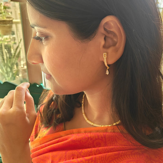 Golden necklace set with engraving