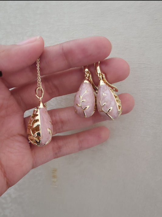 Chitrita Pendant set with pink enamel and gold work