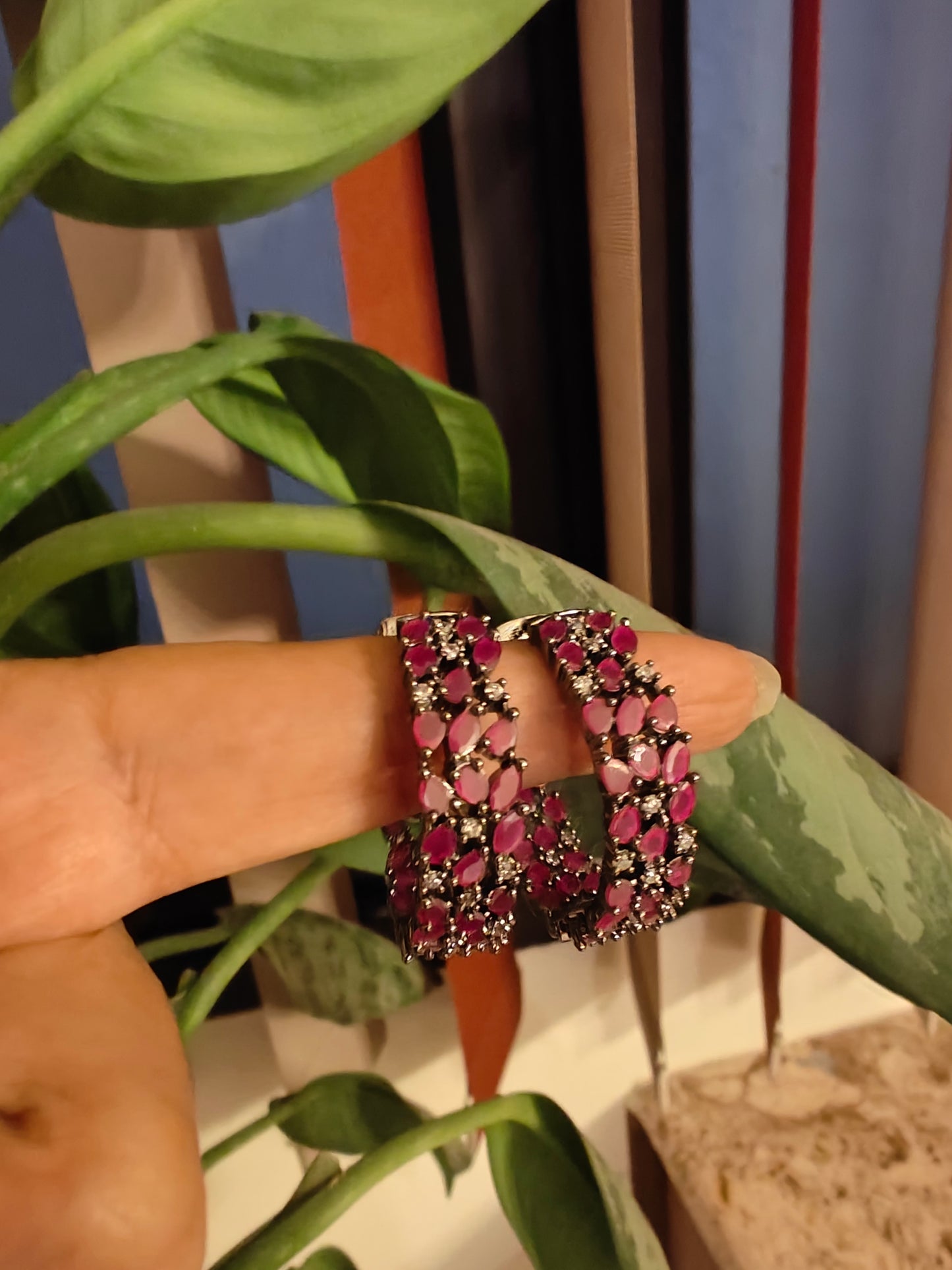Hoop earrings with stones
