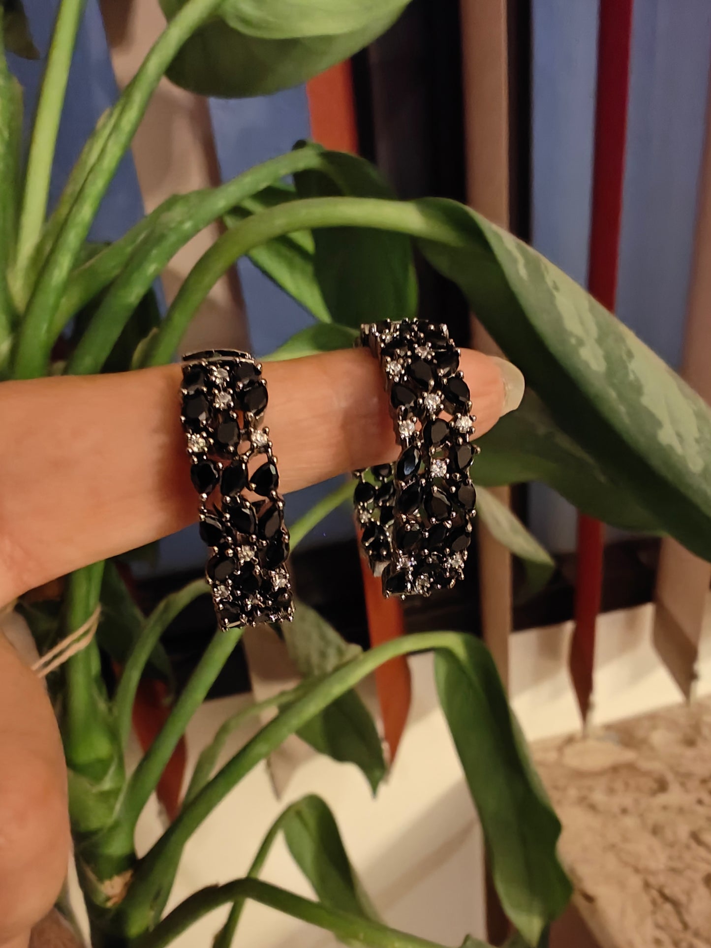 Hoop earrings with stones