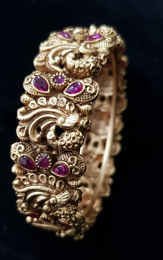 Temple jewelry gold finish bangle (kangan-2) with kemp stone inlay and exquisite kaarigari