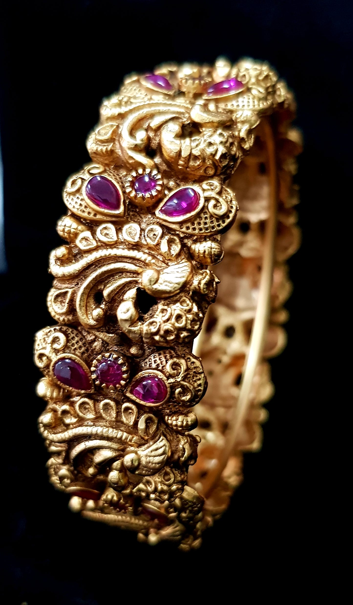 Temple jewelry gold finish bangle (kangan-2) with kemp stone inlay and exquisite kaarigari