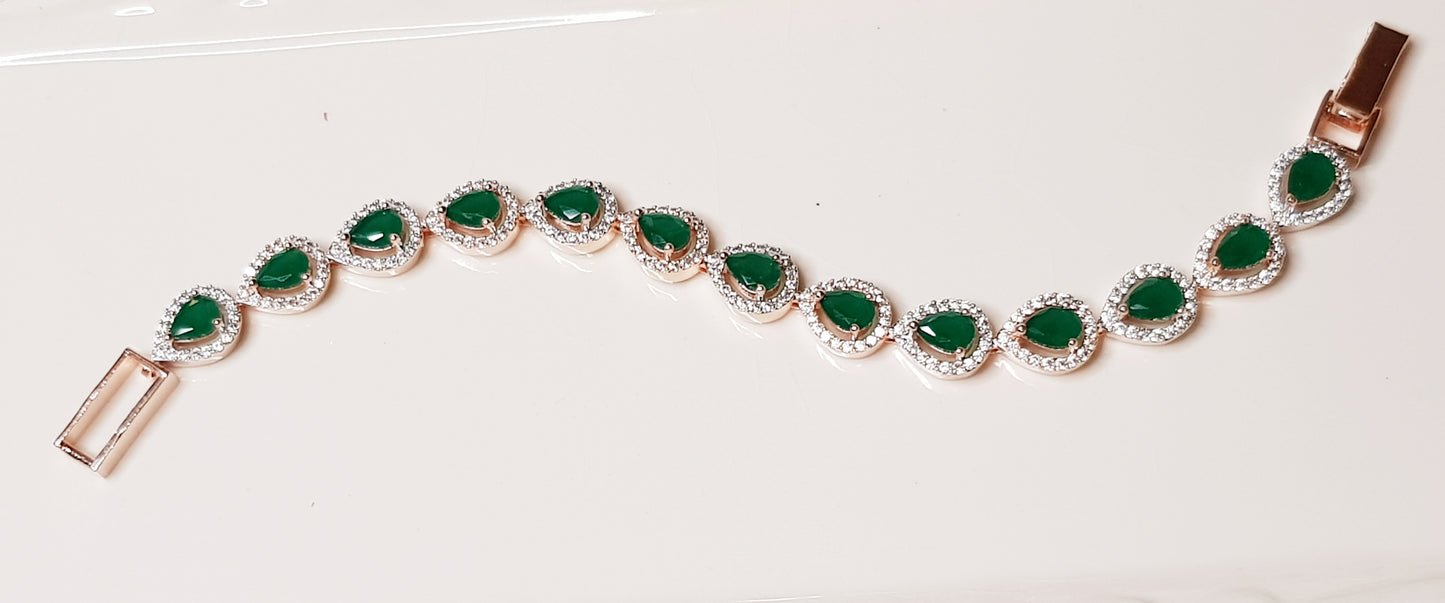 Emerald teardrops bracelet in rose gold finish