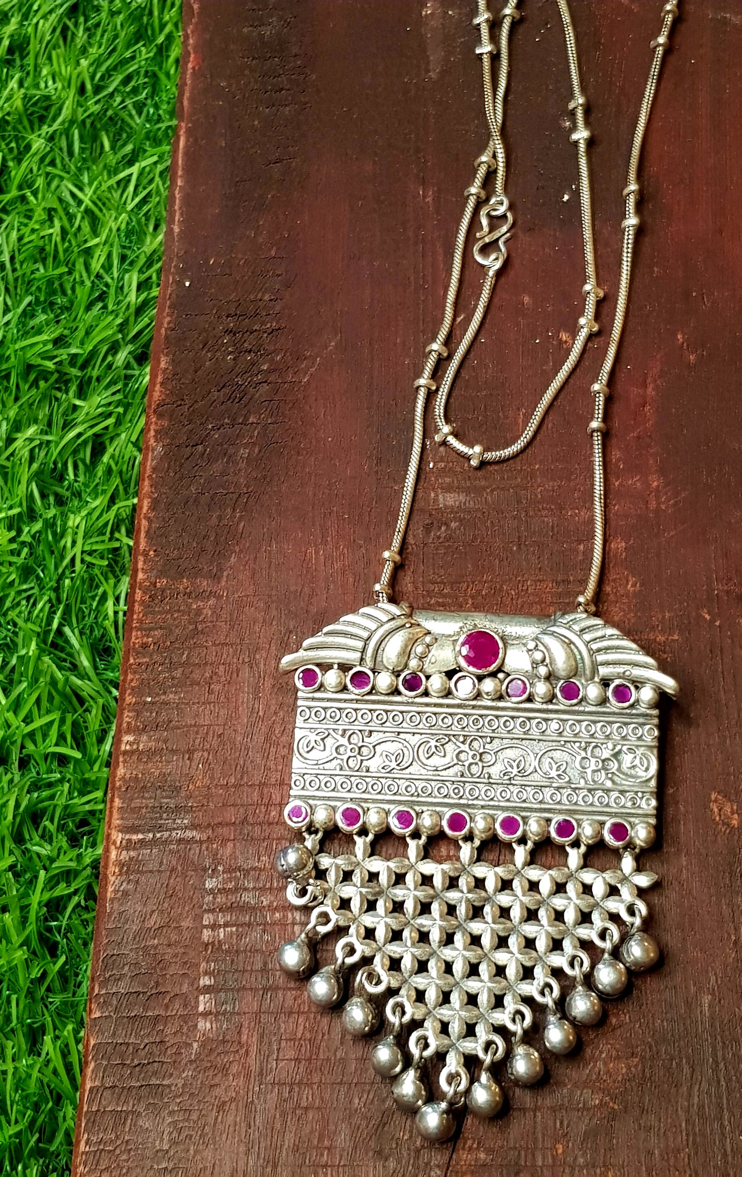 Long necklace in silver finish with "jaali" designed pendant, pink/mint green/deep pink stone inlay