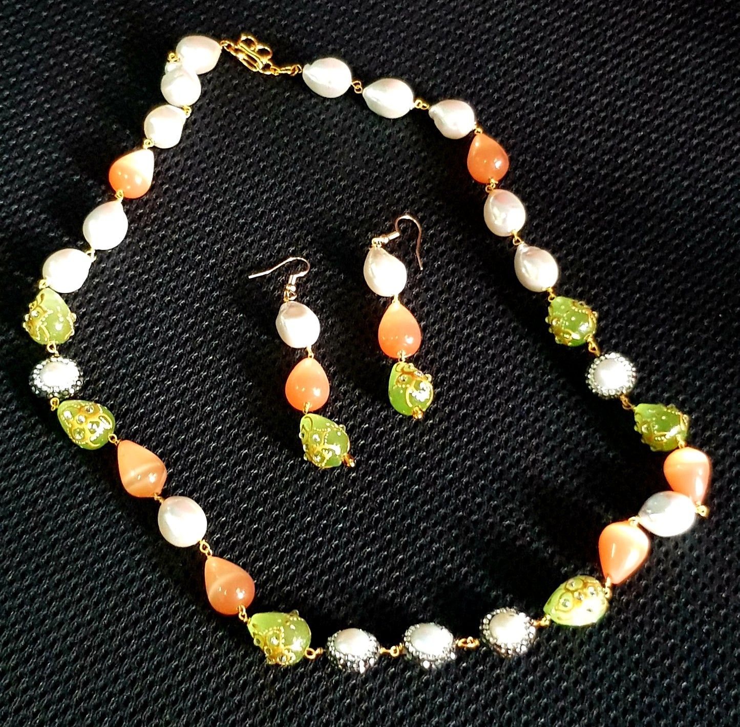 A multicoloured necklace set in baroque pearls,monalisa pearls,matching earrings