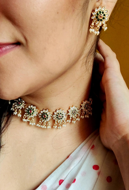 Reversible gold finish floral choker necklace with red/green kemp stones and pearls, with matching studs