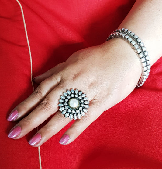 Silver ring with pearls in a flower shaped design