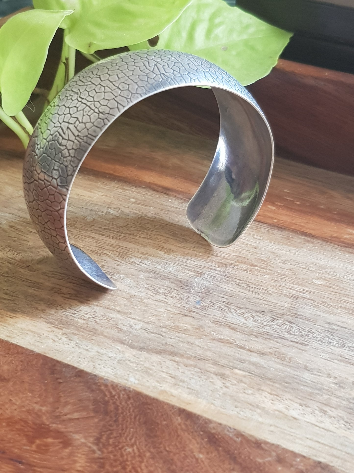 Silver broad bangle/kara with pattern engraved on outer surface, open ended (Bangle) 1pc