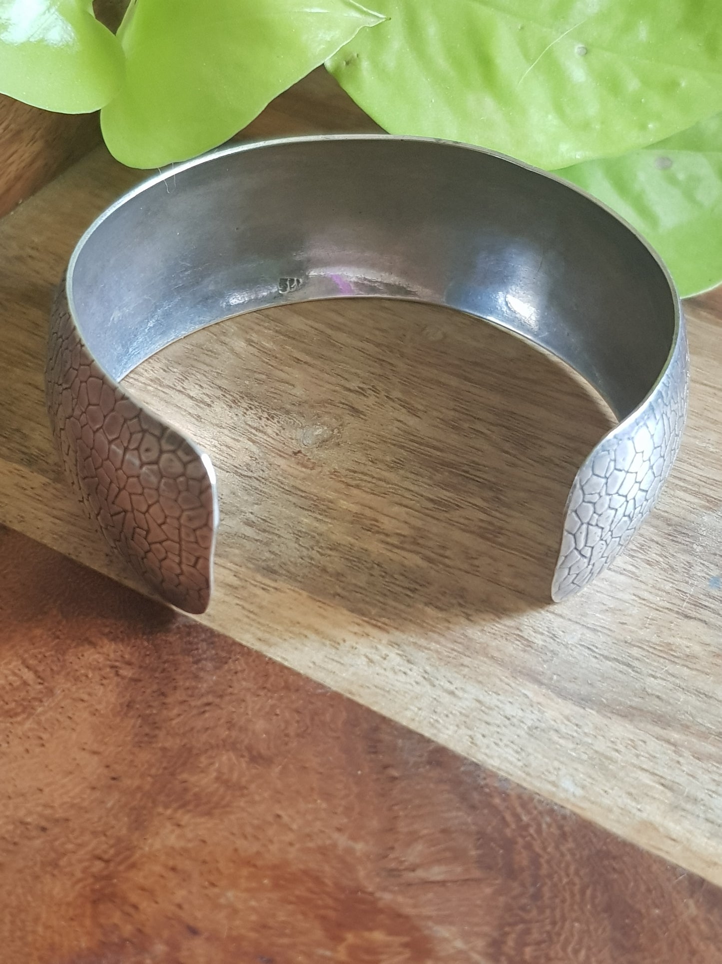 Silver broad bangle/kara with pattern engraved on outer surface, open ended (Bangle) 1pc