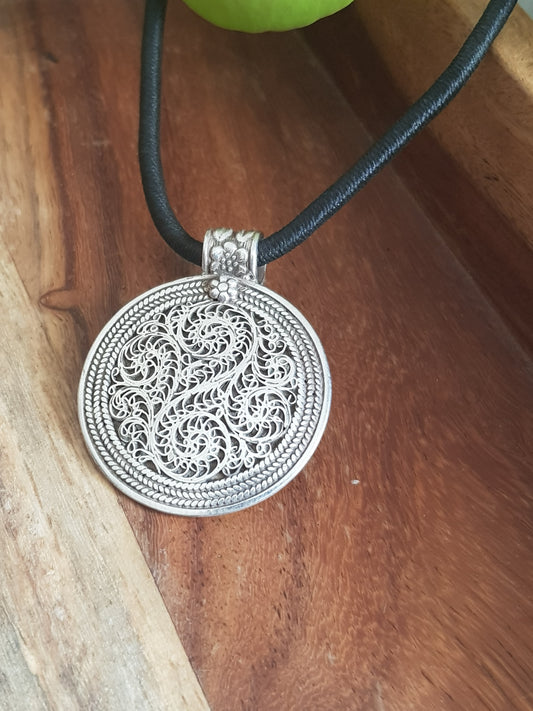 Silver pendant, medium sized circular with filigree detailing