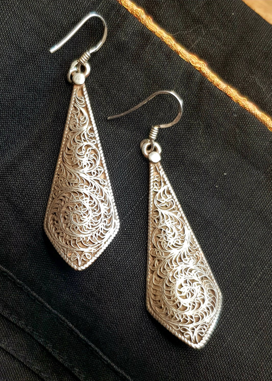 Silver earrings,hanging design with filigree detailing and V-shaped bottom