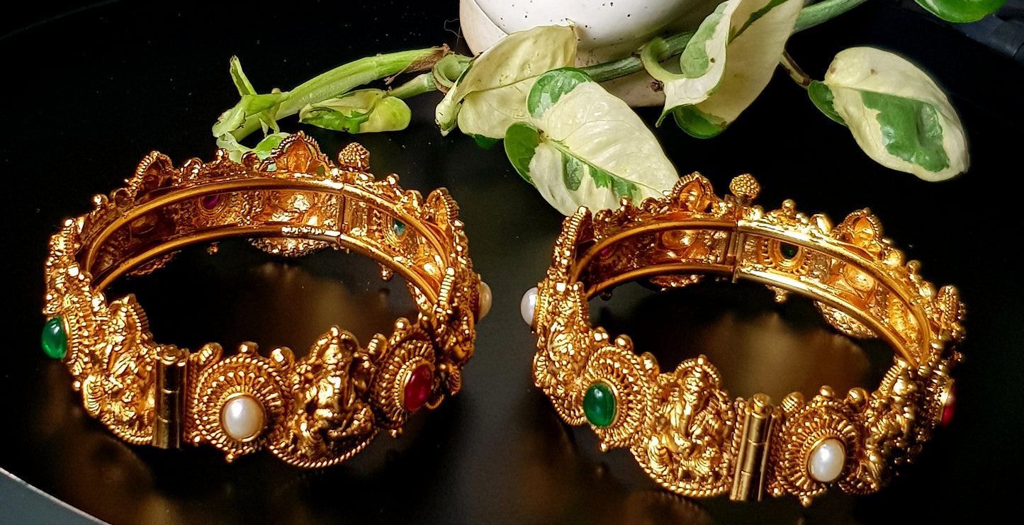 Temple jewelry gold finish Ganesha bangle (kangan-2) with tricolour stones