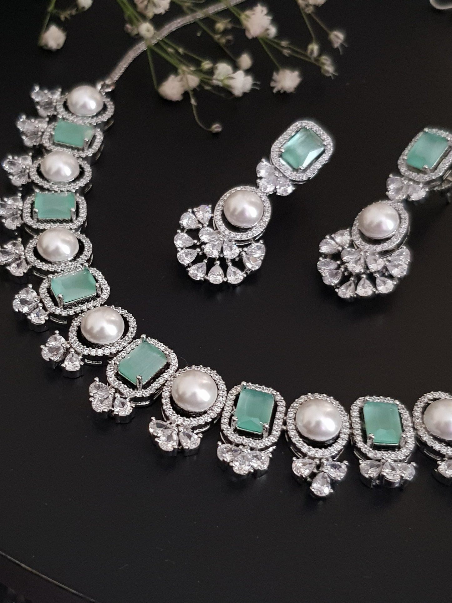 Elegant set with alternating pearls and stones set with with CZ detailing